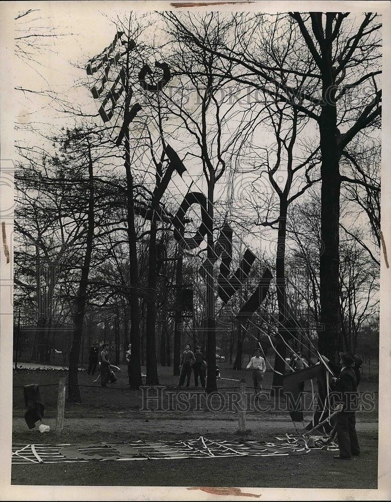 1947 Press Photo Edgewater Park, airplane sign banner fallen on trees - Historic Images