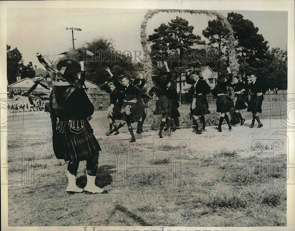1940 Press Photo Scottish dancers in Cape Fear Valley, N, Car, - Historic Images