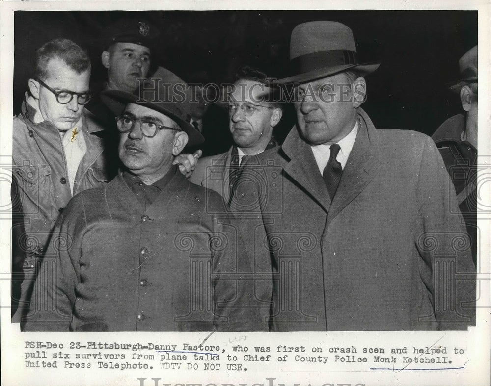 1955 Press Photo Danny Pastore &amp; Pittsburgh police Monk Ketchell at crash site - Historic Images