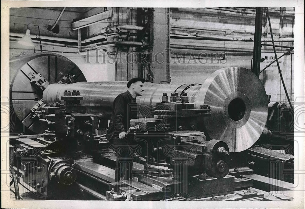 1957 Press Photo Kirov Elektrasila Plant in Leningrad works on Atomic Icebreaker - Historic Images