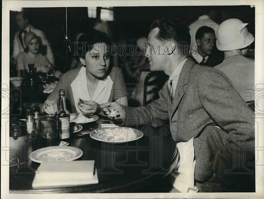 1932 Press Photo Hazel Abrams and Morgan Farkley having lunch at the Brown Jersy - Historic Images
