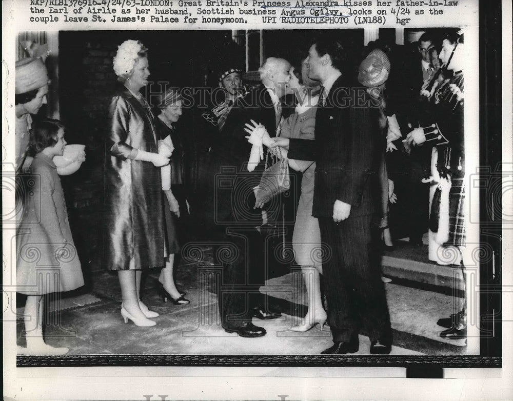 1963 Press Photo Princess Alexandra Marries Angus Ogilvy St James Palace London-Historic Images