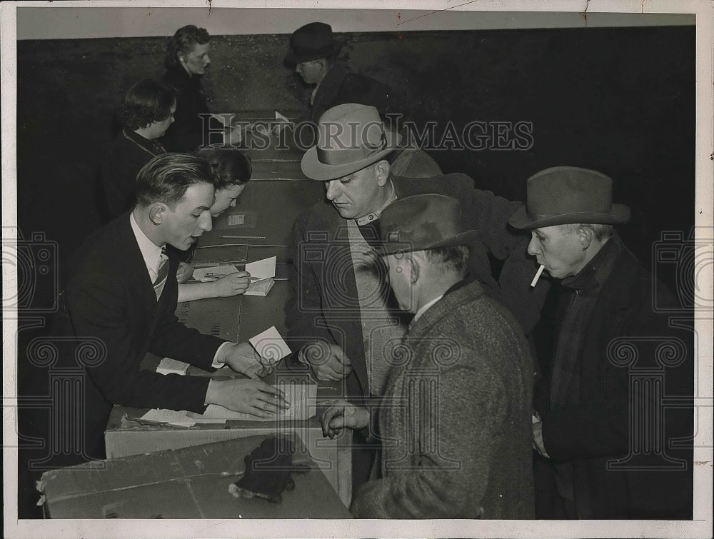 1938 Cleveland Unemployment Insurance - Historic Images