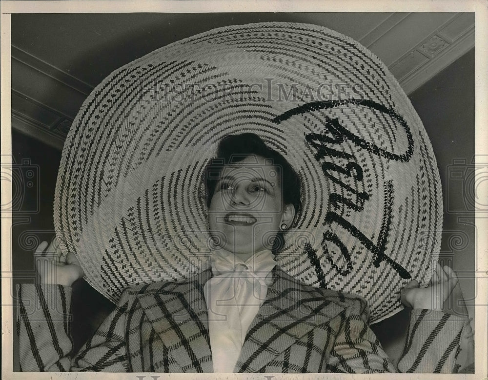 1940 Press Photo Model Kathleen Phillips Wearing Ralph Carver 3ft W Sports Hat-Historic Images