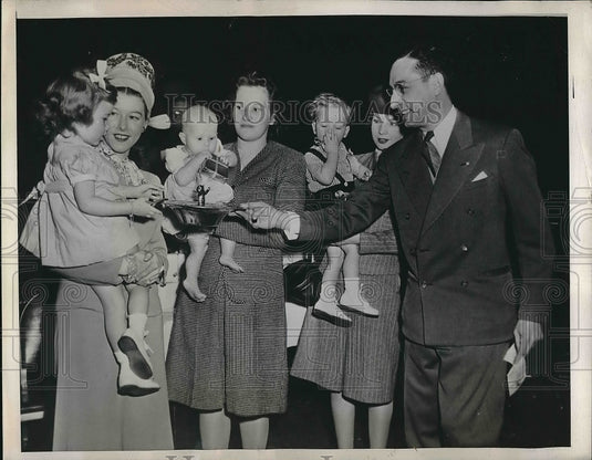 1946 Press Photo Wife of American Service men,at Municipal Family at Akron. - Historic Images