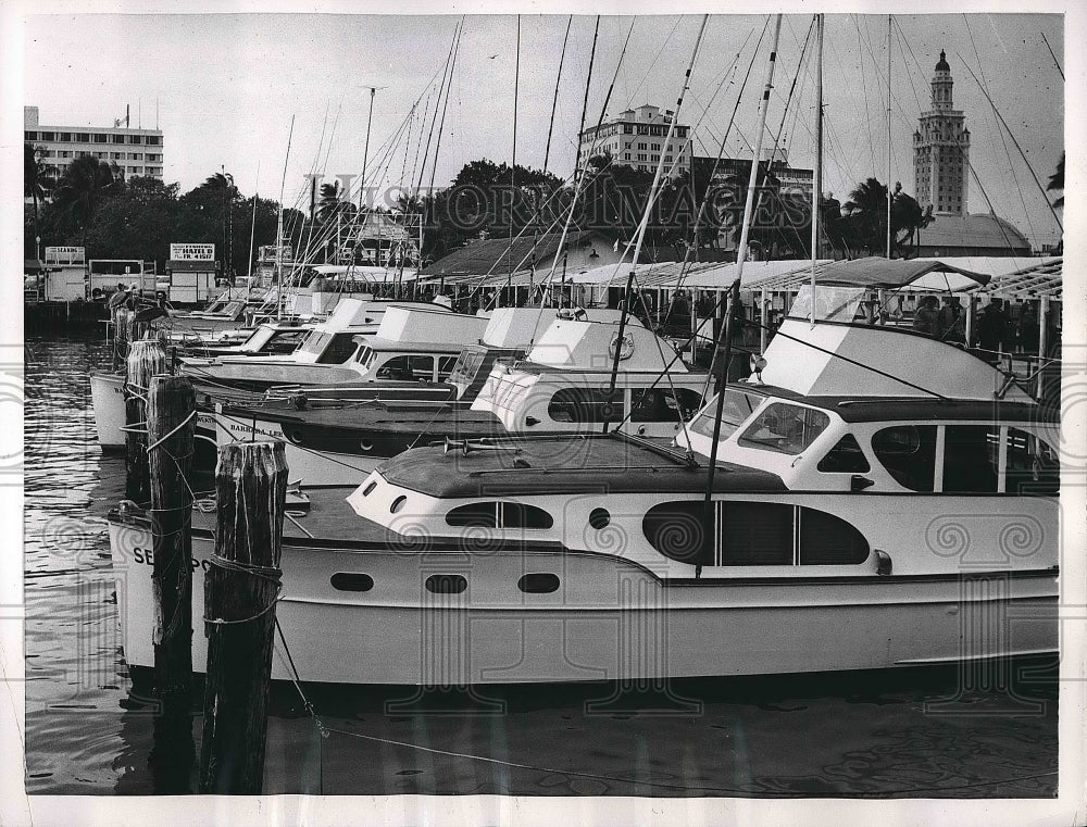 1957 Press Photo Draft Warnings Boats Stay Docked - Historic Images
