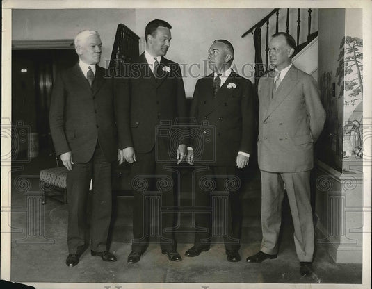 1933 Press Photo Dr.Robert M.Hutching of Chicago Univ. with Western Univ. Club.-Historic Images
