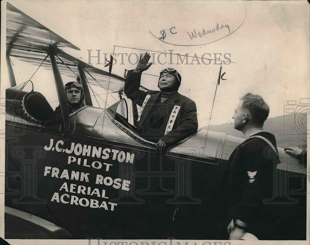1937 Press Photo Sing Kee &amp; J Johnston in an airplane - Historic Images