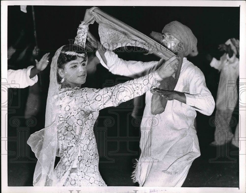 1961 Leopoldville, Congo dance of Indian folk - Historic Images