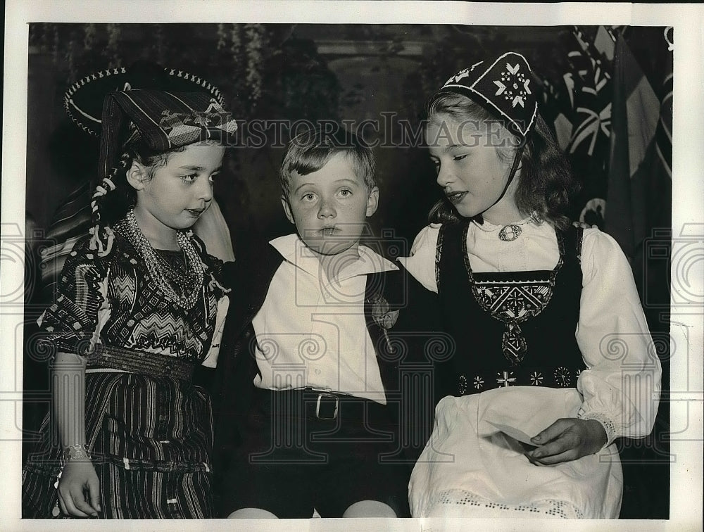 1939 Press Photo Isabelle Recinos, Wm Douglas Jr &amp; Marjorie Morgenstirene - Historic Images