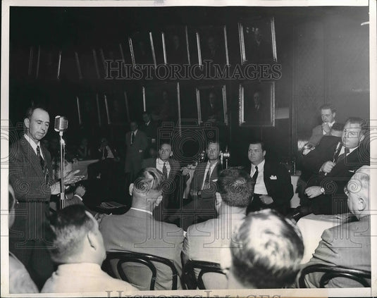 1951 Press Photo Dick Stephens, (Farmer of Creakfordsville) and Michael DiSalle-Historic Images