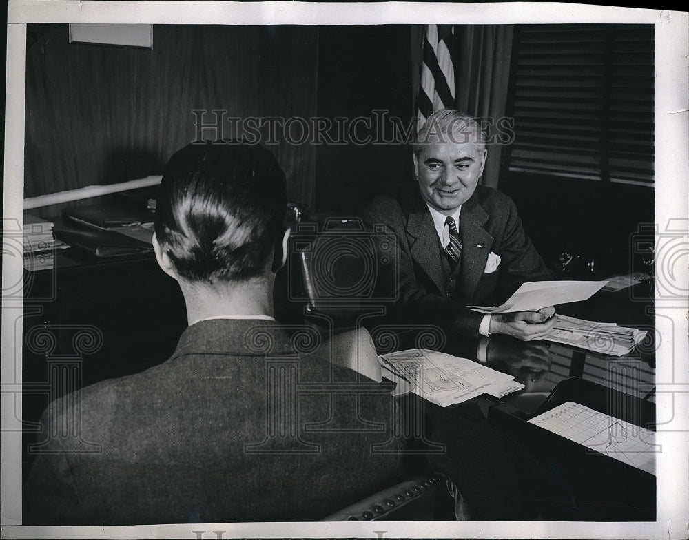 1944 Press Photo Leo J Donovan of a Chicago plant &amp; a parolee for work - Historic Images