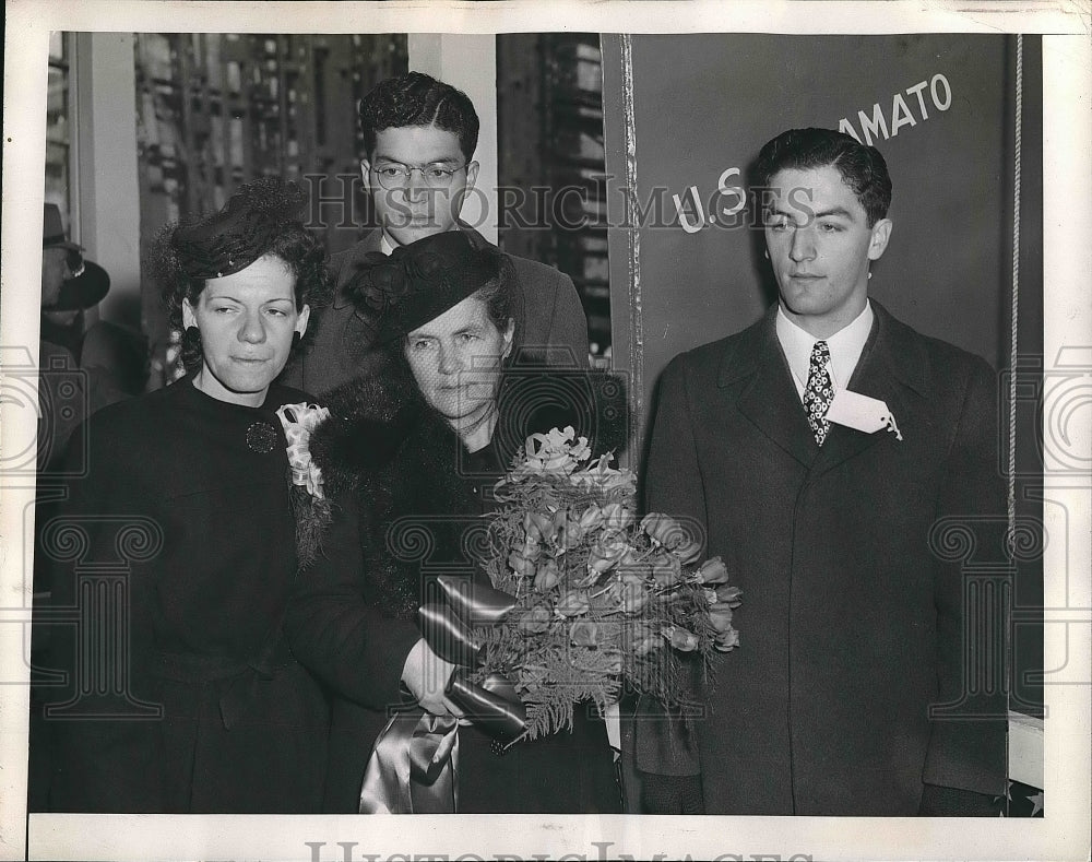 1945 Mrs Frances Damato &amp; children christen a ship in honor of son - Historic Images