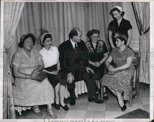 1951 Press Photo Dr Steven Durovic & test patients for cancer serum - Historic Images