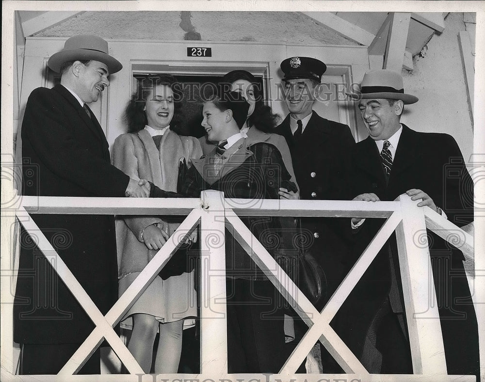 1946 Press Photo NY Gov Dewey,Phyllis, Joan,Ed jr &amp; Sr Crosby - Historic Images