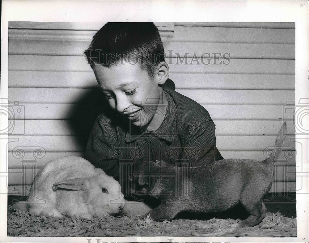 1956 Press Photo Ralph Bolin of Ft Scott, Kansa &amp; his pet rabbit &amp; puppy - Historic Images