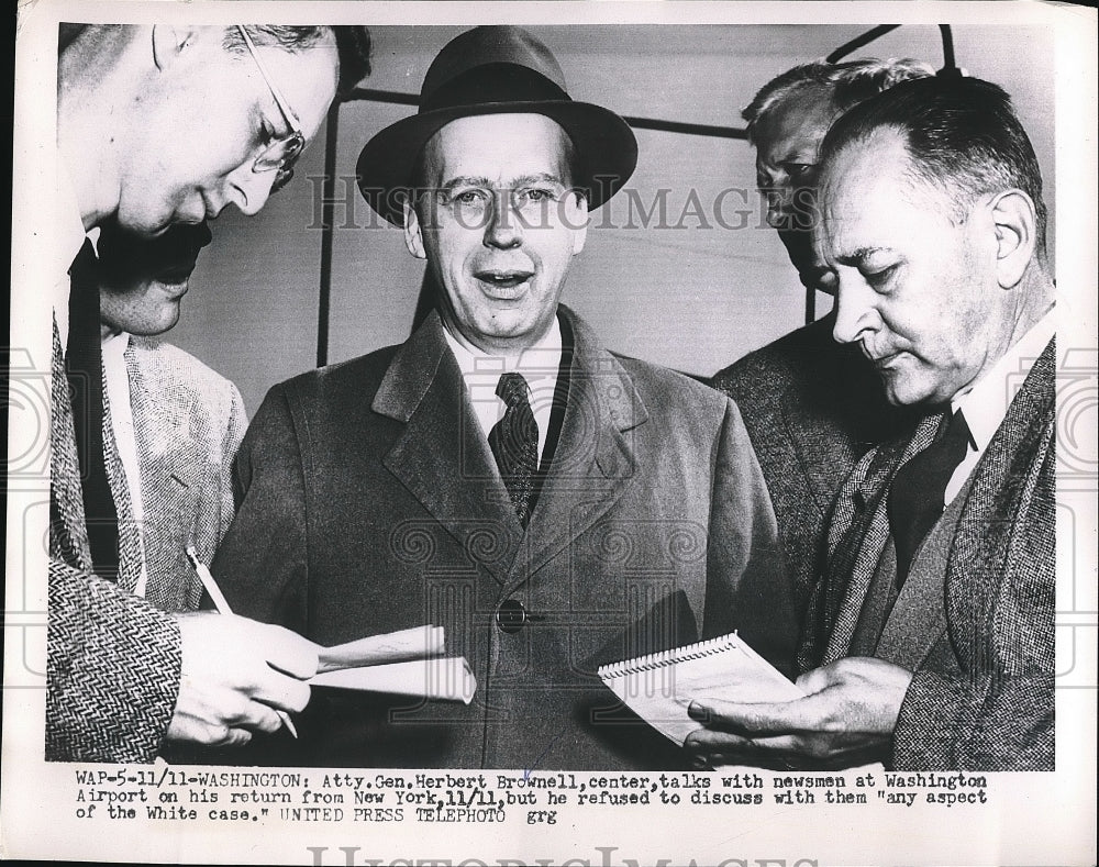 1953 Press Photo Attorney General Herbert Brownell talks with reporters-Historic Images