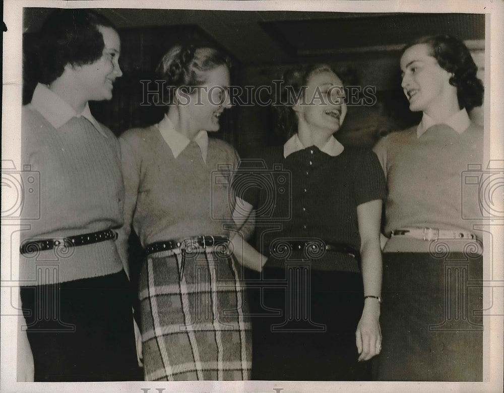 1937 Press Photo Dog Collar Market Betty Brownlee Jane Jones Mabel Coleman Helen - Historic Images