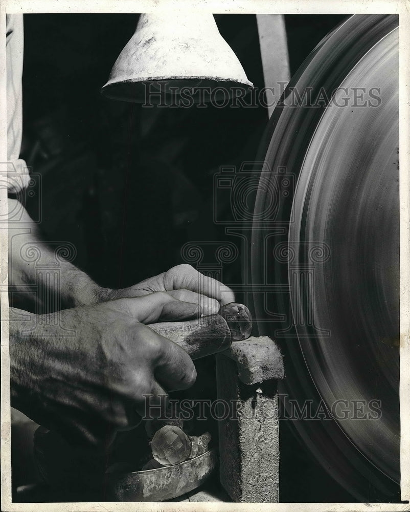 1941 Press Photo Polished Crystal Pendant polishing wheel - nea49010 - Historic Images