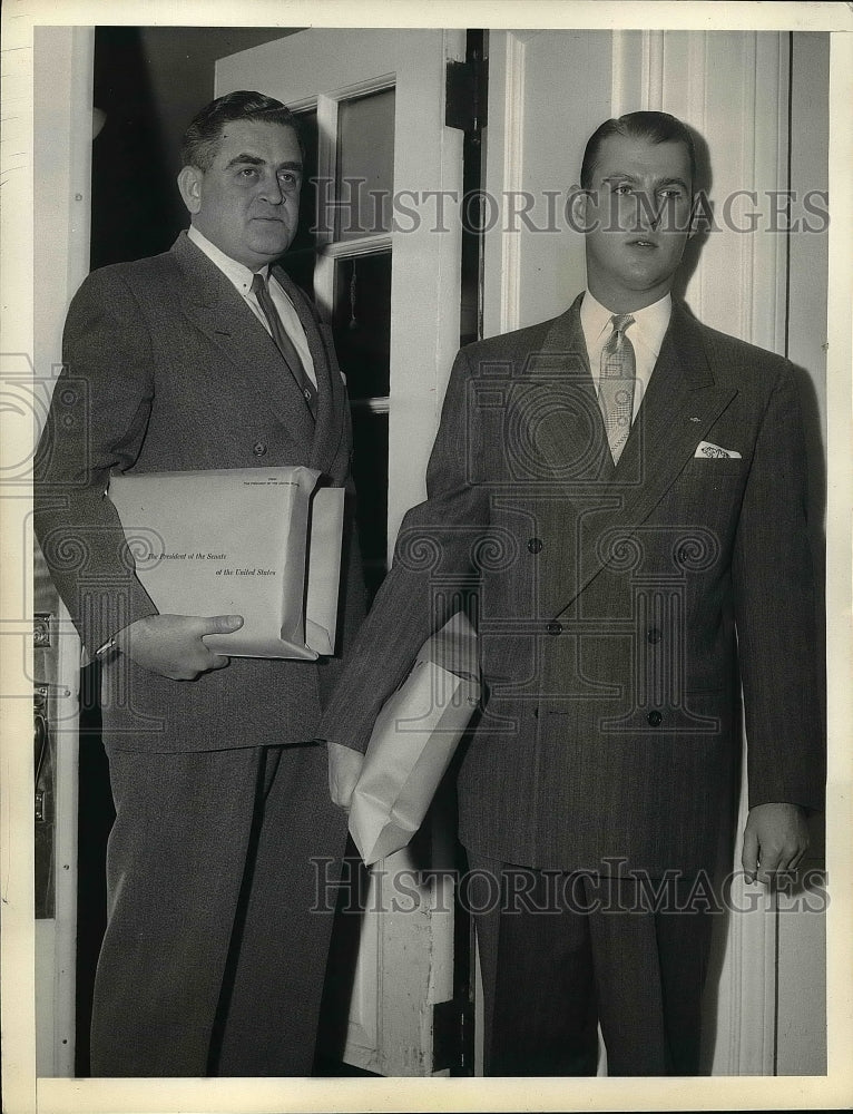 1956 Press Photo Herbert Miller &amp; Dick Tribe holds Pres.Eisenhower budget record - Historic Images