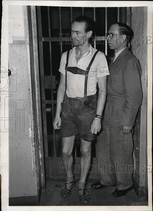 1947 Prince Ferdinand at the visitors room of Berlin Jail. - Historic Images