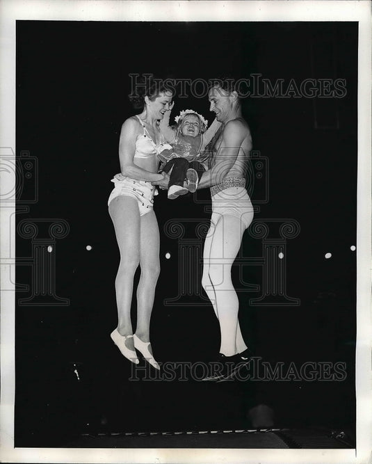 1947 Nikki Bell with her parents Betty and Gus at Trampoline. - Historic Images