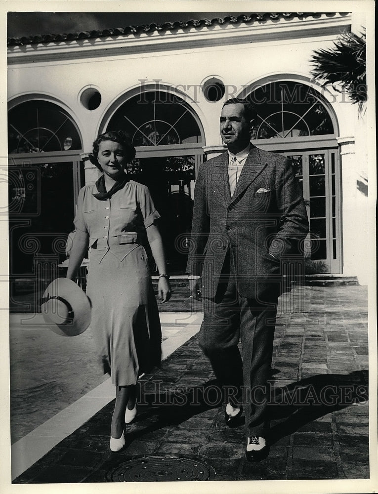 1937 Press Photo Mr &amp; Mrs MAson Day Vacationing In Miami Beach - Historic Images