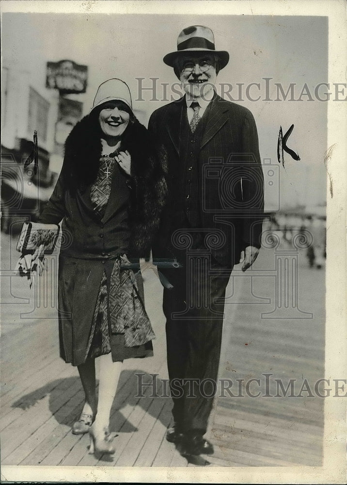 1929 Mr. Henry Doherty and bride Traymore Hotel Atlantic City - Historic Images