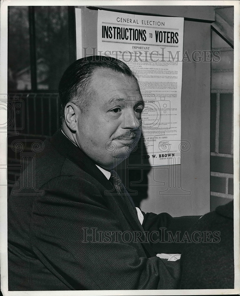 1948 Democrat, Mr Michael DiSall voting - Historic Images