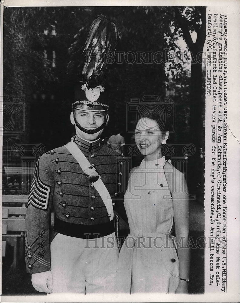 1951 Press Photo Cadet Captain Gordon Danforth & J Schwartz at US Military Acad-Historic Images