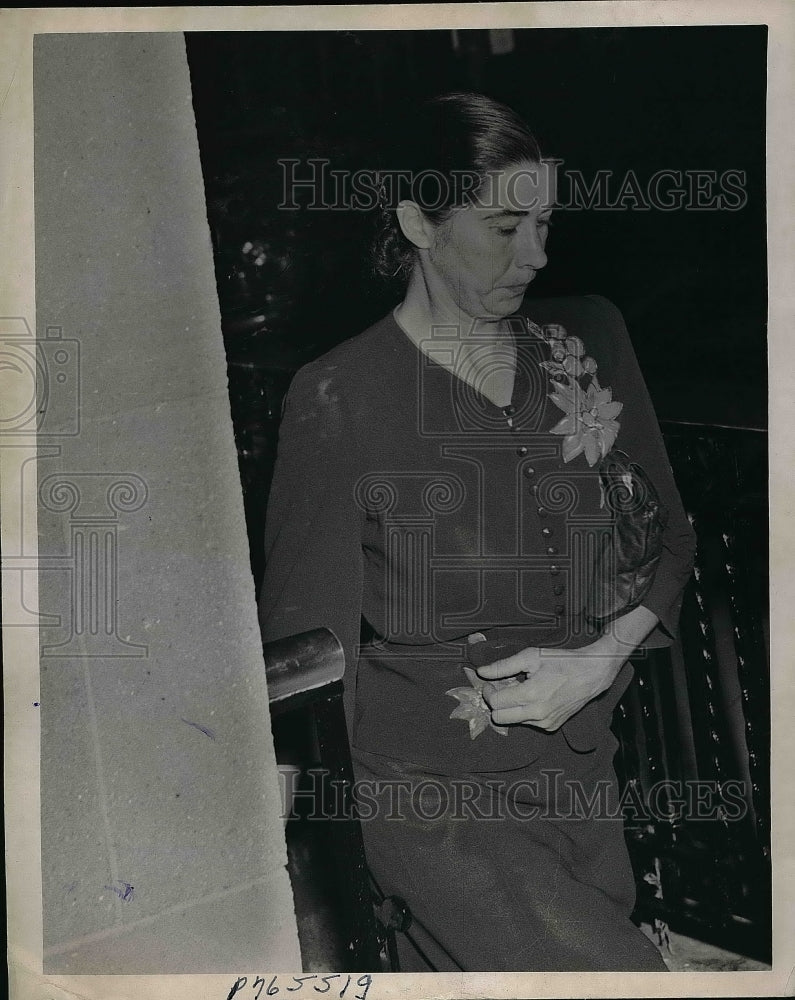 1945 Mrs Anne Dufficy charged with murder of grandaughter in Pa. - Historic Images