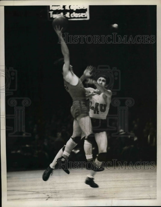 1937 Press Photo Elmer Krieling (G, Doquesne) George Newman (F, LIU) - Historic Images
