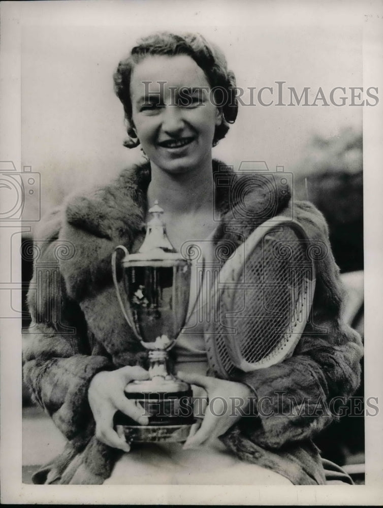 1937 Press Photo Tennis Champion Mary Hardwicke Holding Trophy After Tournament - Historic Images