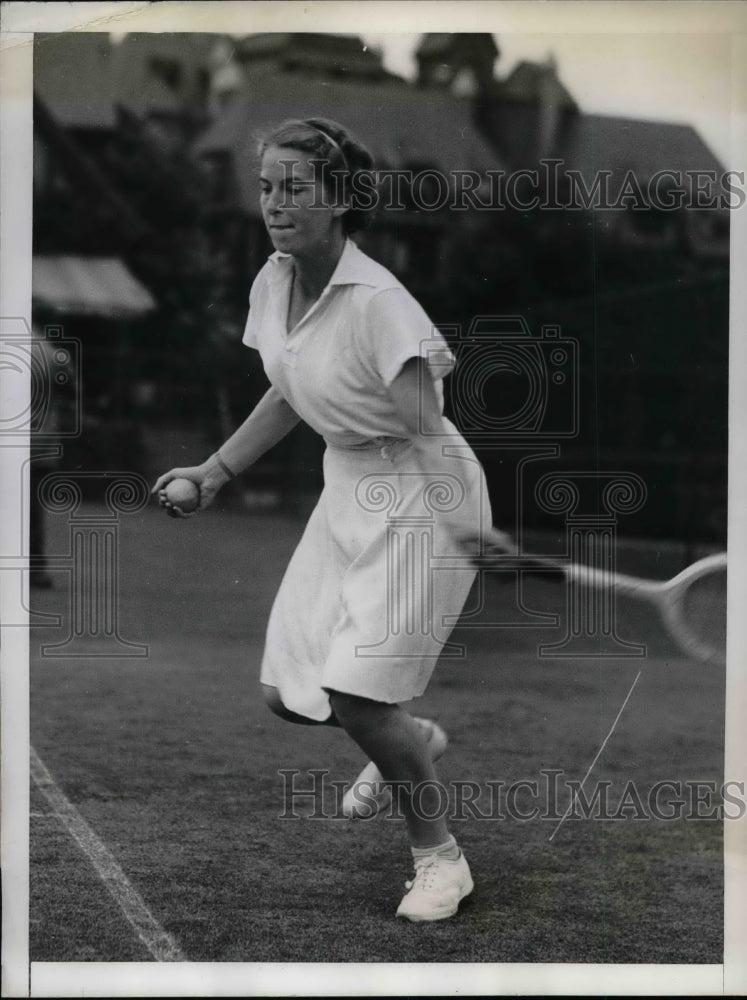 1937 Press Photo Margot Lumb of English Wigtman Cup during practice. - Historic Images