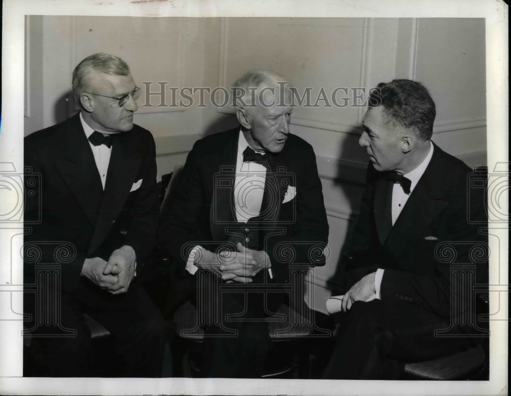 1942 Baseball Moguls New York Baseball Writers' Association Dinner - Historic Images