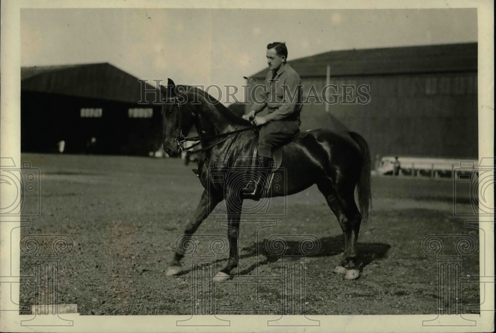 1922 Press Photo Major Scanlon, Chief Of Aero Squadron At Bolling Field Rides - Historic Images