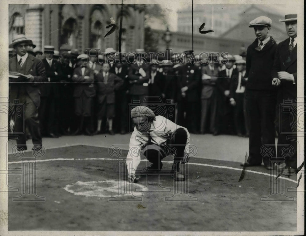 1926 Press Photo Harry Malamet Kneels On Ground - Historic Images