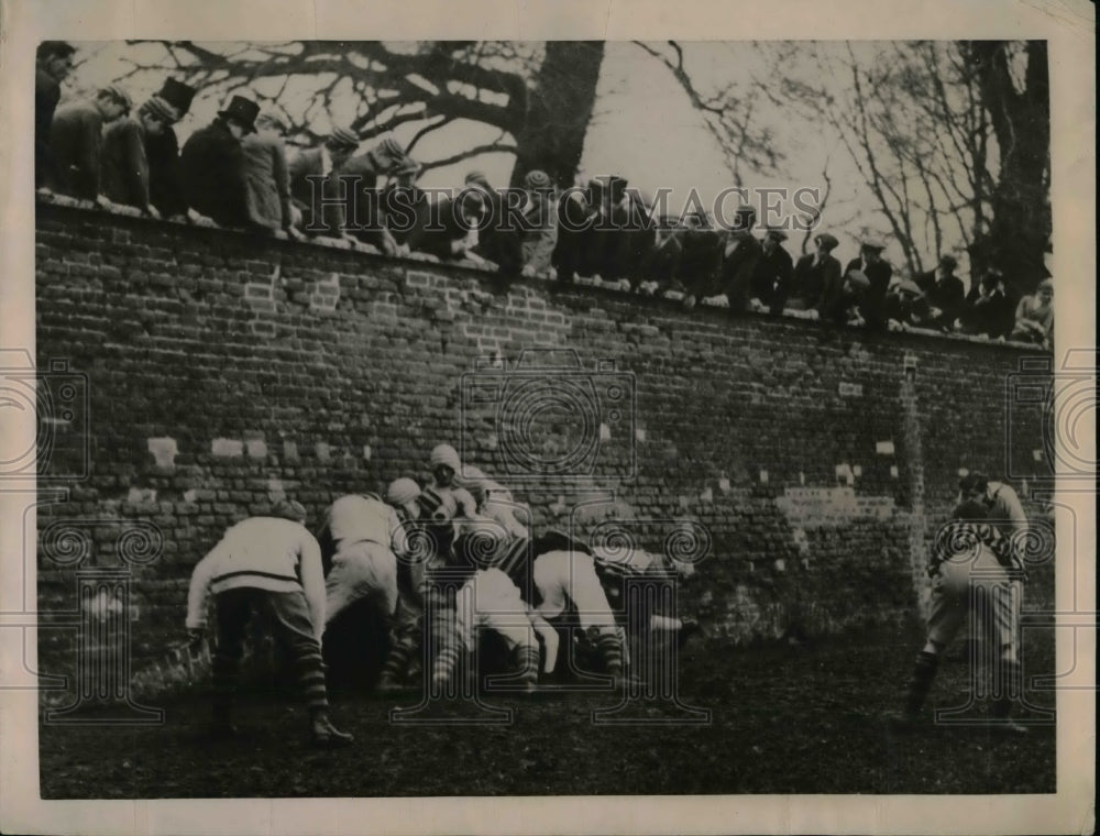 1922 Press Photo Wall &amp; Game During St. Andrews Day At Eton - Historic Images