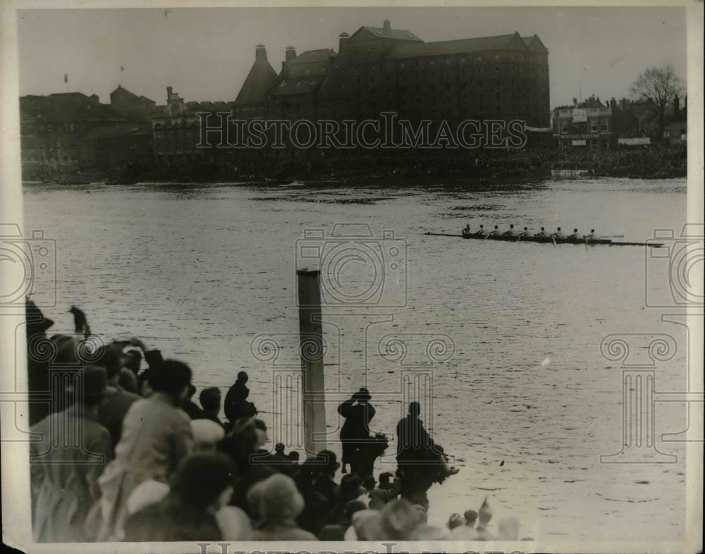 1930 Press Photo Oxford U vs Cambridge at crew races - Historic Images