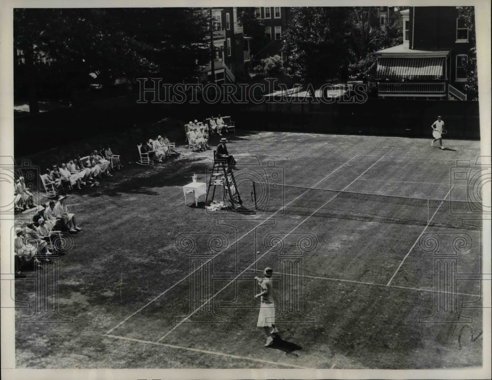 1932 Virginia Hilleary vs Elizabeth Warren at tennis cup  - Historic Images