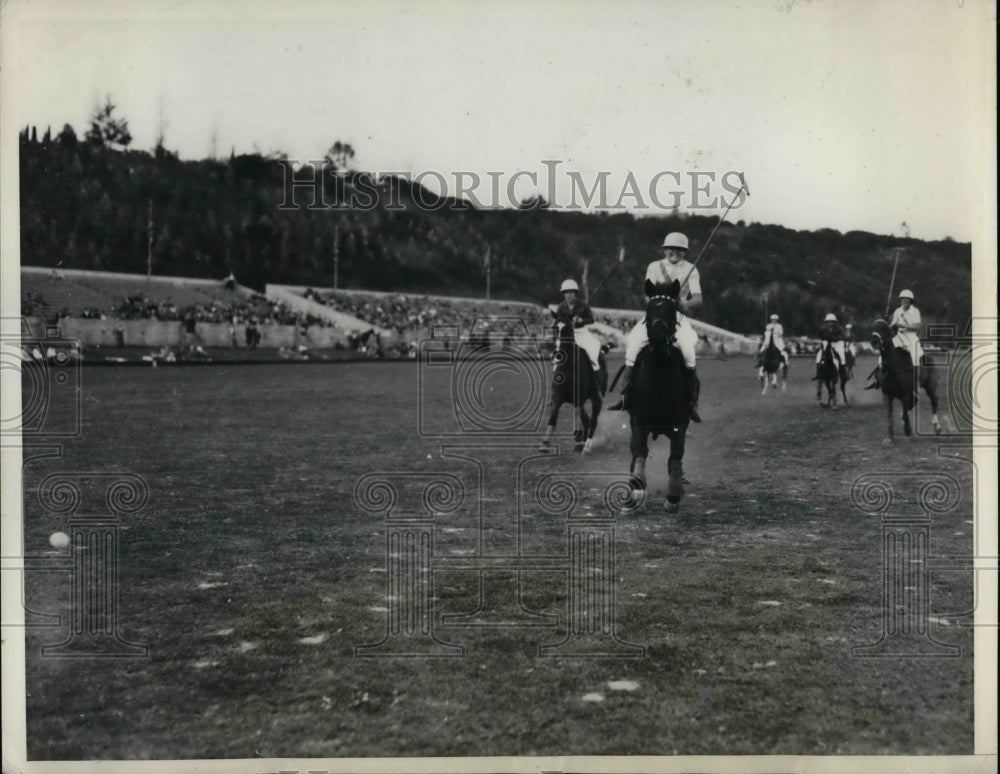 1933 Press Photo Mrs Carl Beal on Womens Polo grounds - nea50127 - Historic Images