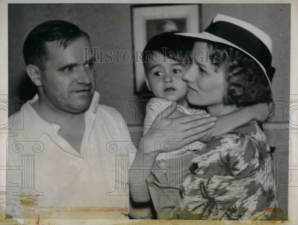 1937 Press Photo Mr &amp; Mrs Otto Horst &amp; foster child Donald - Historic Images