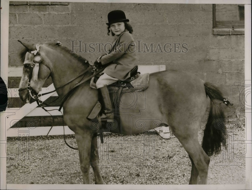 1936 Press Photo Sheila Stack. age 5 on her horse in a show - nea50331 - Historic Images