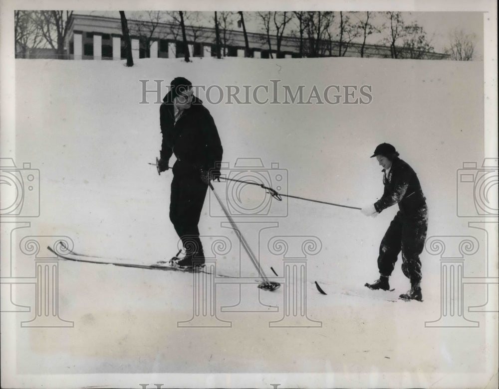1940 Former Princeton QB Homer Spofford Skiing  - Historic Images