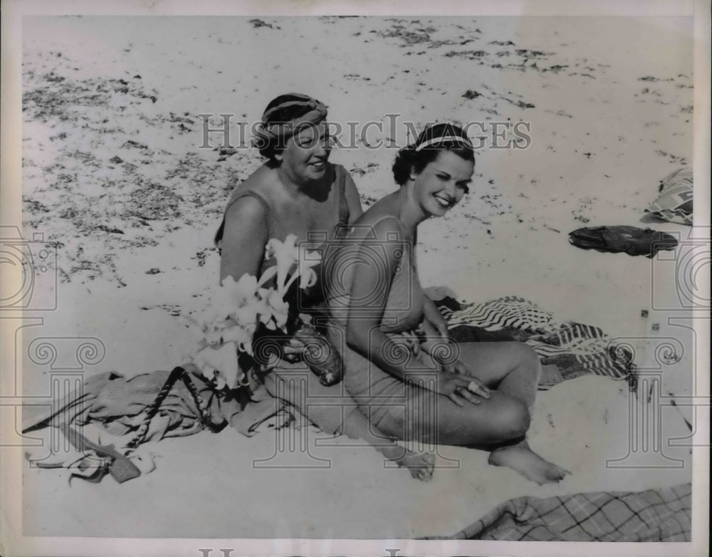 1937 Mrs William DD Gardiner &amp; Jane Wright her Daughter  - Historic Images