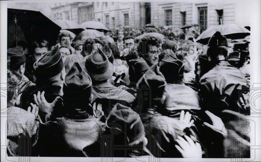 1968 Policemen & Crowd of Demonstrators at Medical College - Historic Images