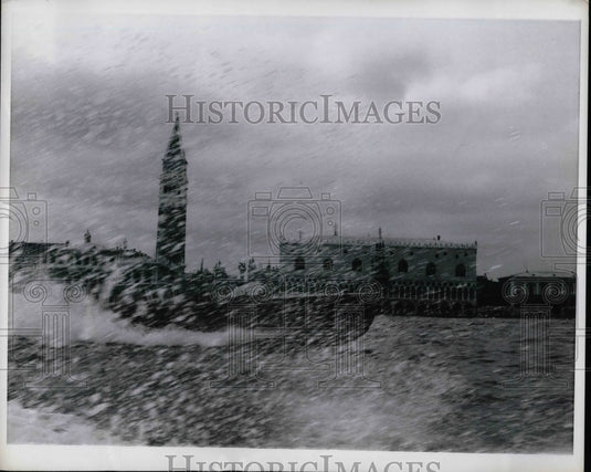 1968 Press Photo Motorized Craft in Venice Italy - nea50382 - Historic Images