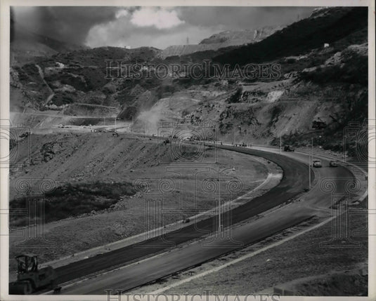 1953 Press Photo Caracas, Venezuela, new highway construction - nea50397 - Historic Images