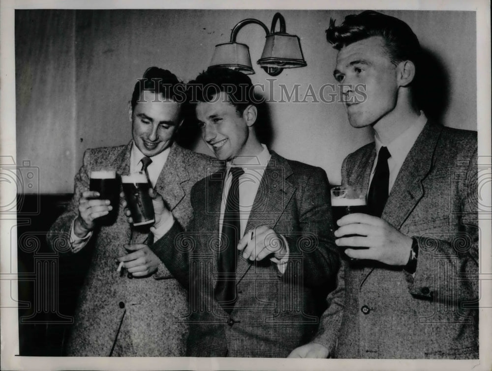 1953 Press Photo Czech escapees reach Graz, V Krman,G Molnar,J Fleischacker - Historic Images