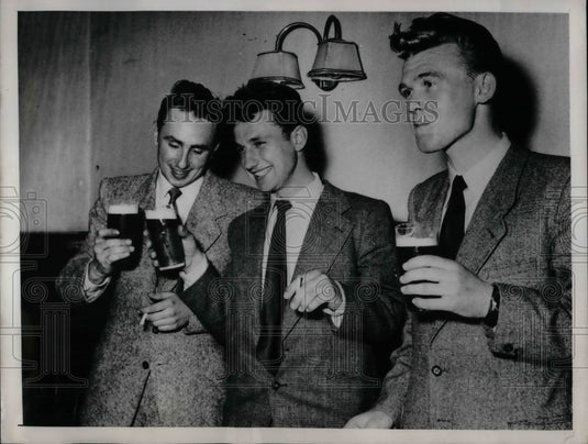 1953 Press Photo Czech escapees reach Graz, V Krman,G Molnar,J Fleischacker - Historic Images